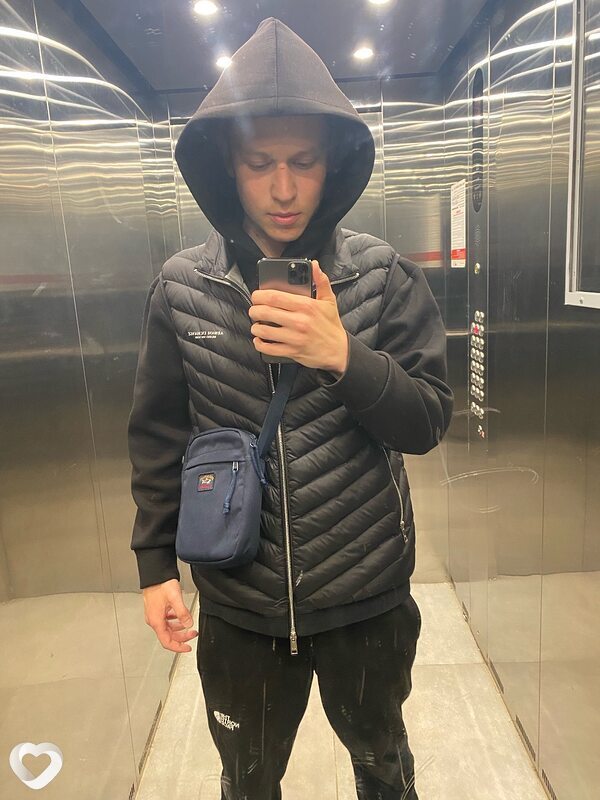 Михаил, 21, Москве — анкета №2875918