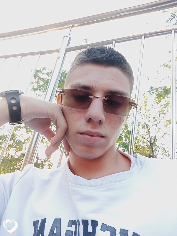 Дима, 19, Новороссийске — анкета №2880464