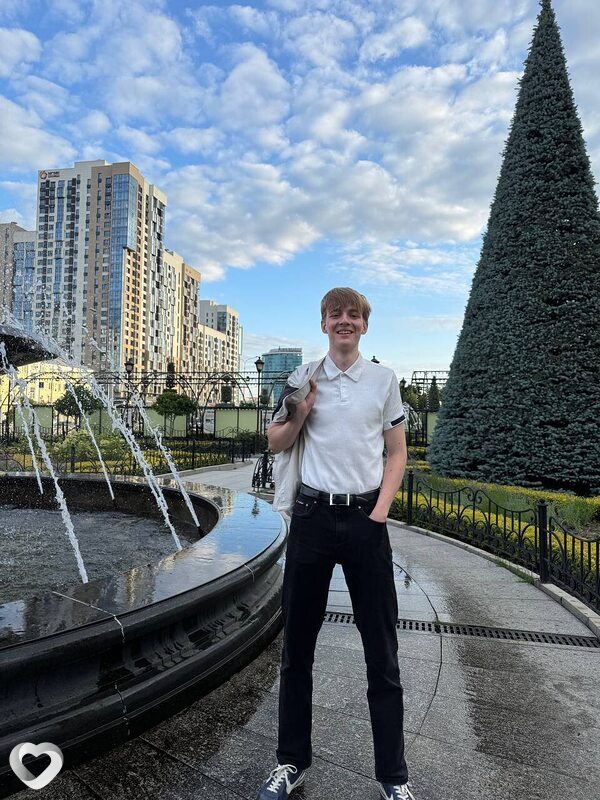 Максим, 19, Екатеринбурге — анкета №2883177