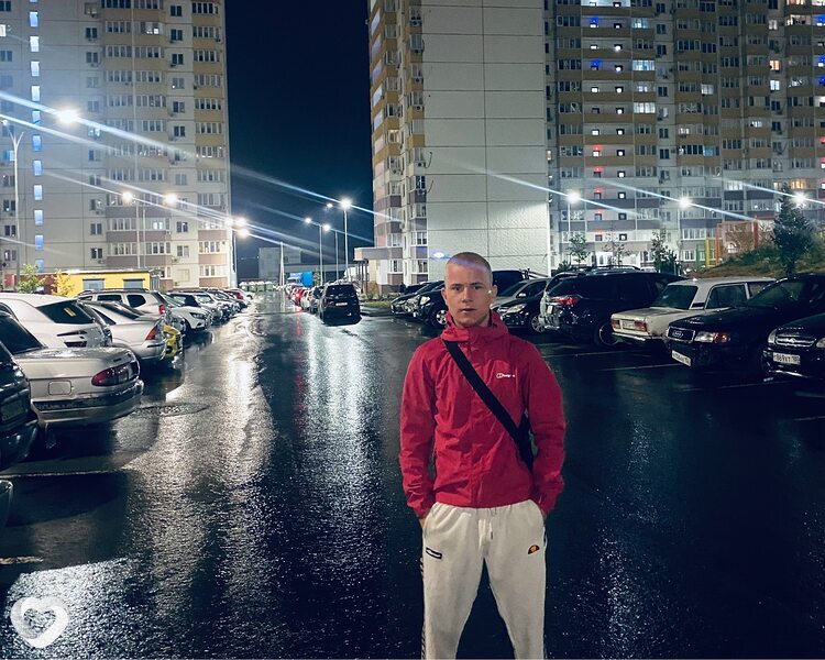 Виталик, 21, Ростове-на-Дону — анкета №2883892
