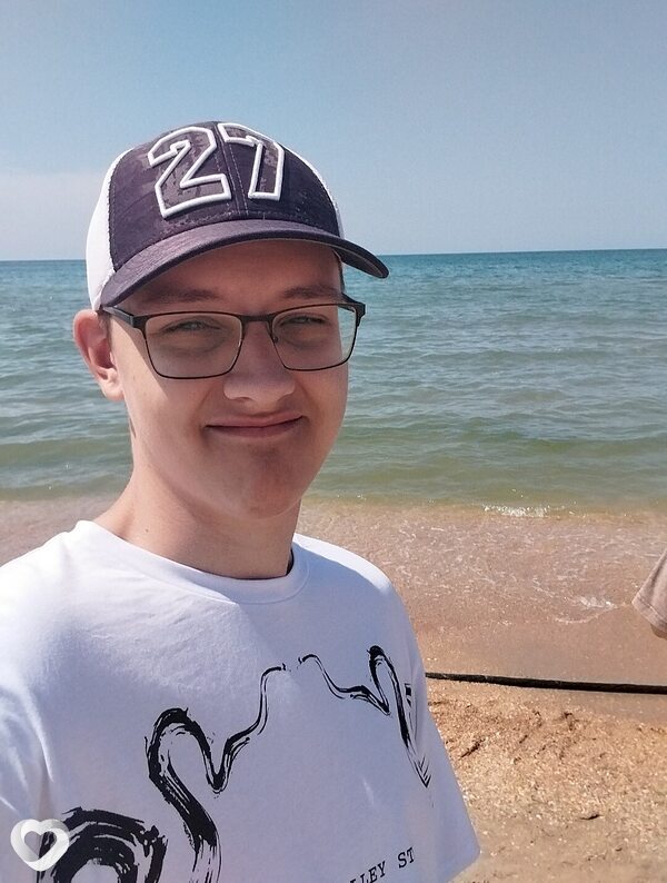 Артём, 19, Шахтах — анкета №2886739
