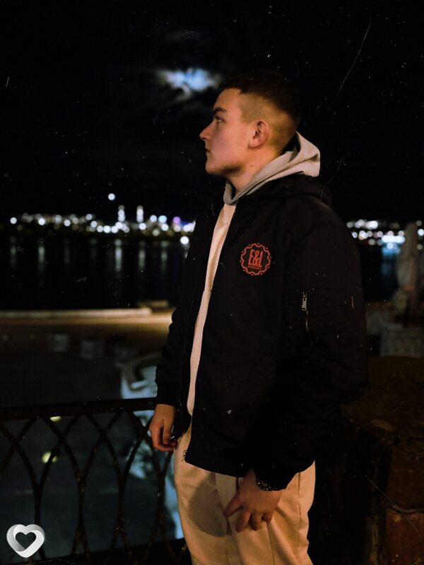 Александр, 18, Красноярске — анкета №2887354