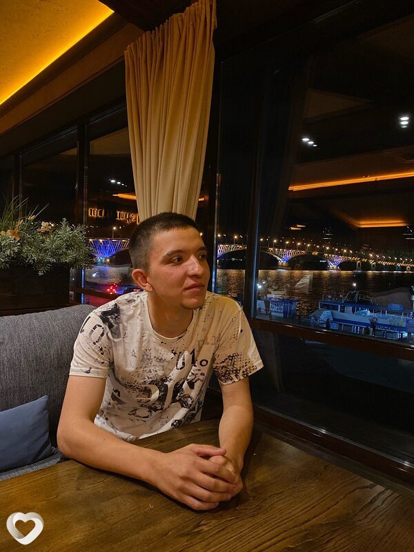 Андрей, 22, Саратове — анкета №2888367