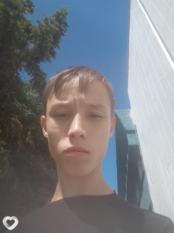 Илья, 19, Ейске — анкета №2891385