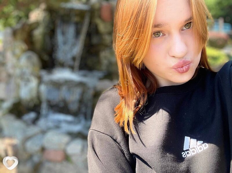 Алена, 21, Саратове — анкета №2894709