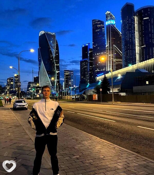 Олег, 22, Москве — анкета №2895601