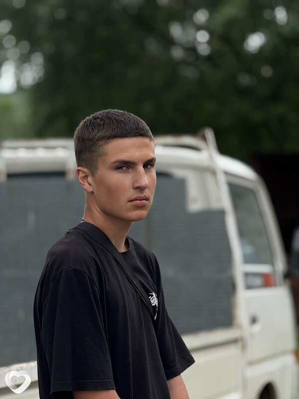 Илья, 19, Свободном — анкета №2896593