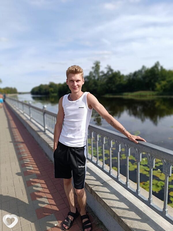 Артём, 22, Смоленске — анкета №2896874