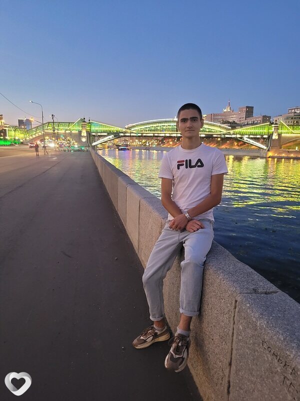Кирилл, 21, Москве — анкета №2898393
