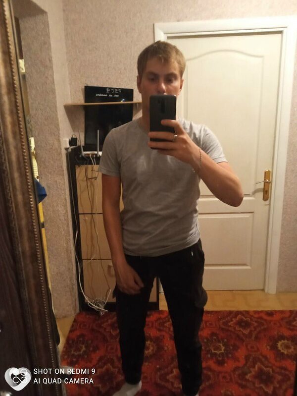 Артем, 27, Томске — анкета №2900186