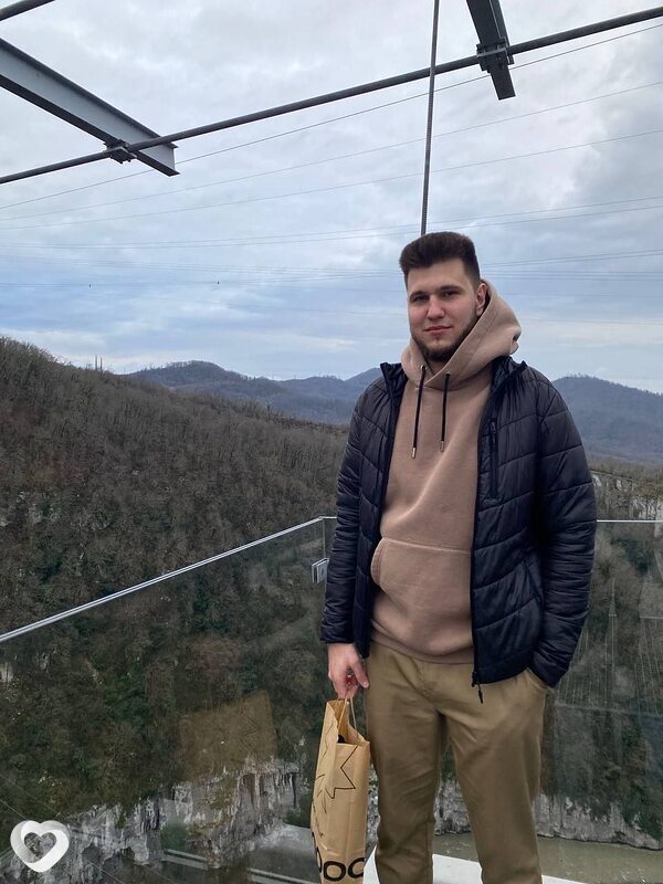 Виталий, 22, Череповце — анкета №2903290