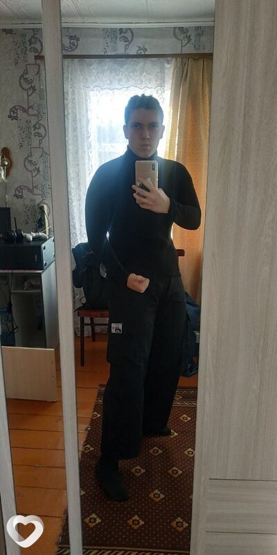 Илья, 19, Калининграде — анкета №2906294