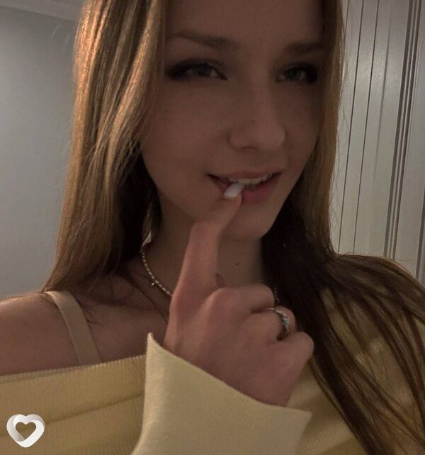 Алина, 20, Артеме — анкета №2908281