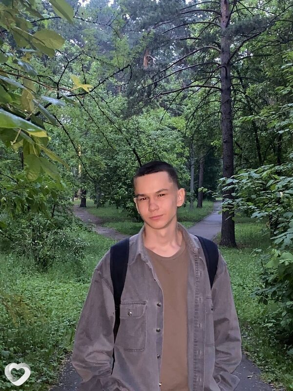 Артем, 21, Ангарске — анкета №2908032