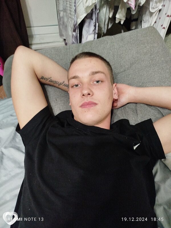 Леонид, 20, Барнауле — анкета №2911266
