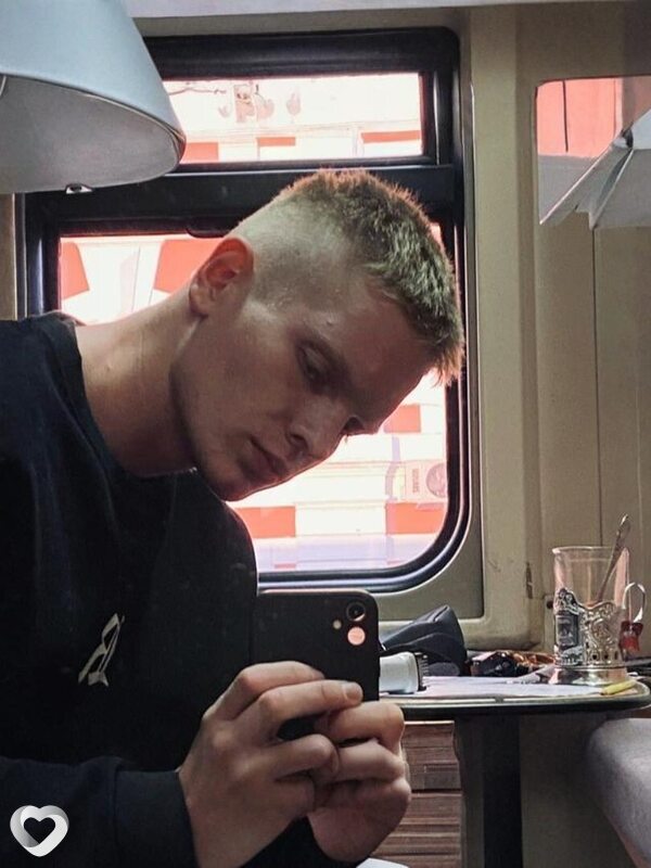 Артем, 21, Москве — анкета №2915692