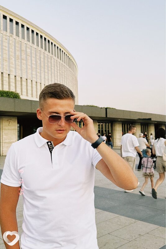 Антон, 22, Москве — анкета №2916884