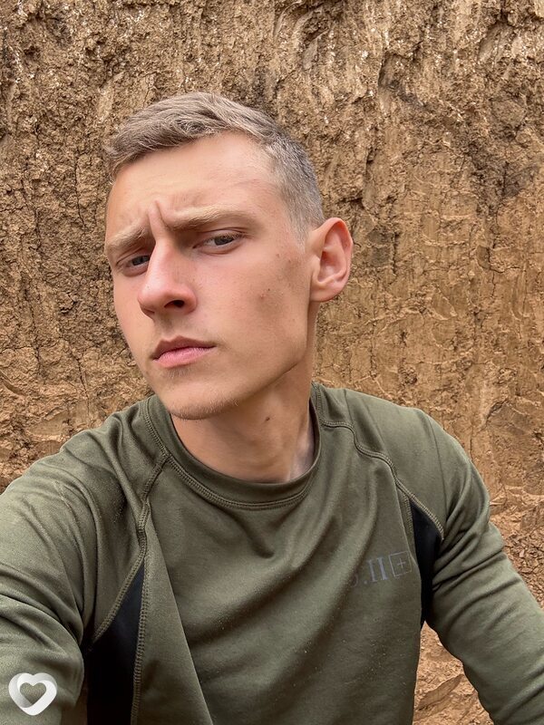 Илья, 22, Омске — анкета №2917196