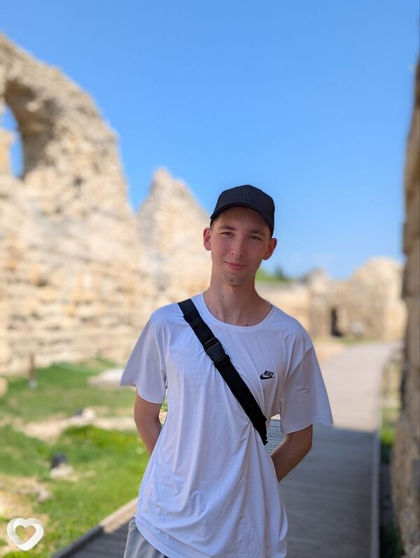 Артём, 20, Алуште — анкета №2917739