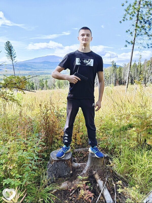 Иван, 18, Екатеринбурге — анкета №2920010
