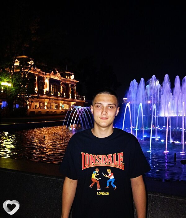 Виктор, 21, Екатеринбурге — анкета №2920650