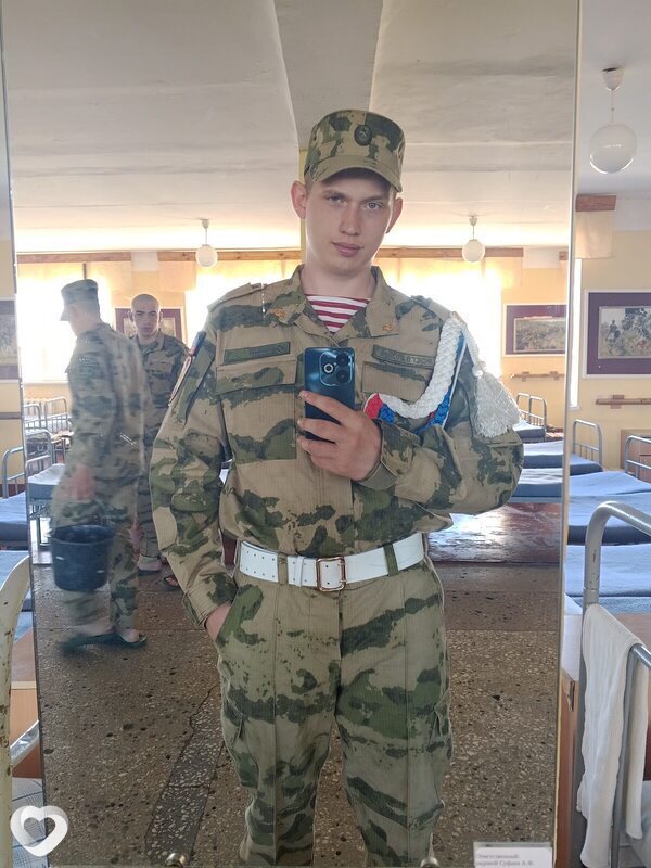 Александр, 21, Енакиеве — анкета №2923152
