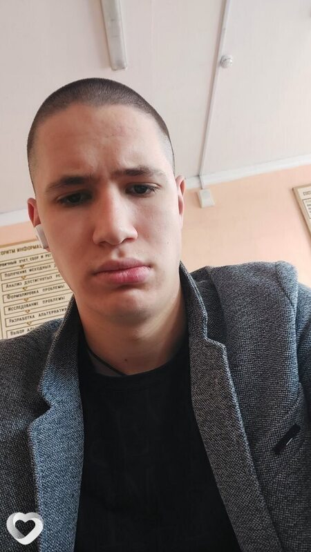 Максим, 19, Москве — анкета №2923504