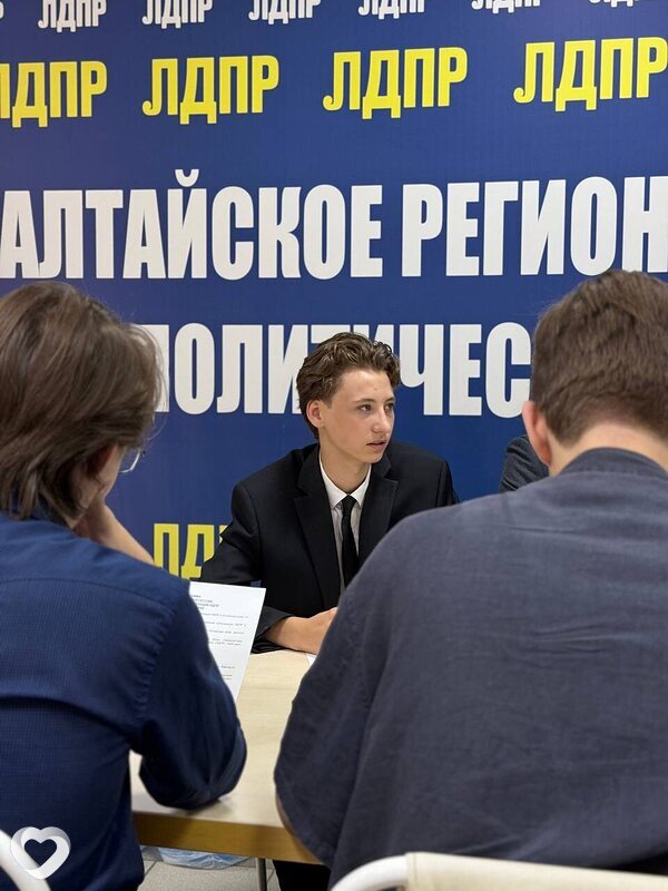 Ярослав, 18, Барнауле — анкета №2924883