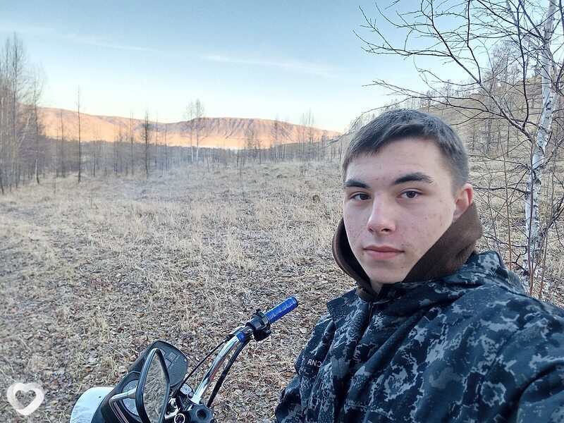 Артём, 21, Шарыпове — анкета №2924520