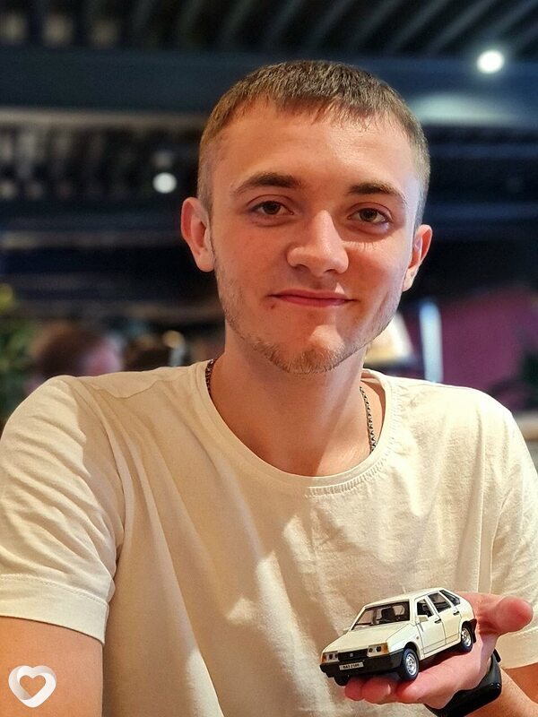 Илья, 20, Москве — анкета №2926401