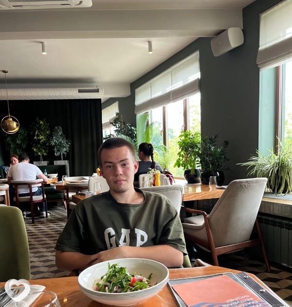 Михаил, 19, Москве — анкета №2926885
