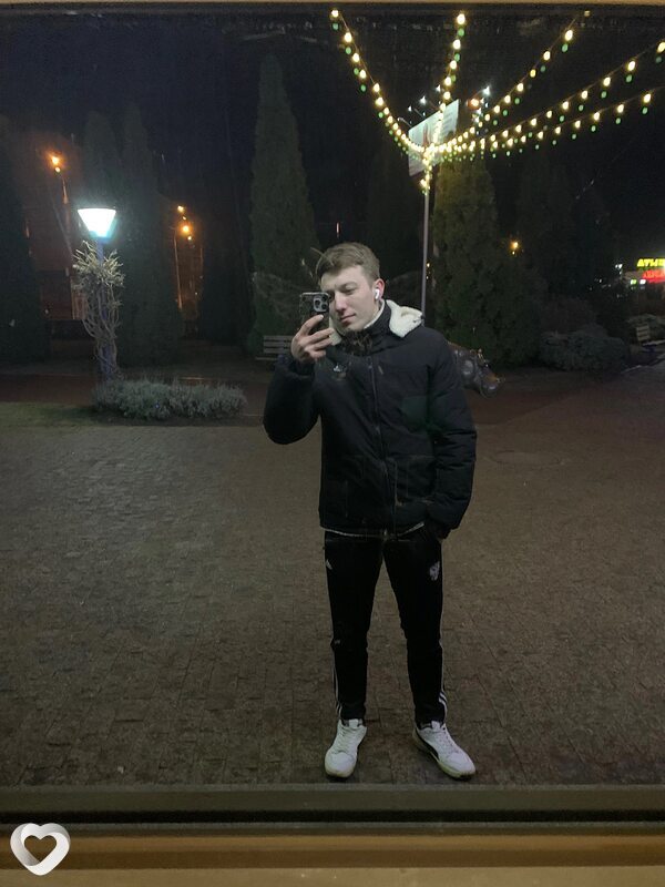 Виктор, 23, Москве — анкета №2935500