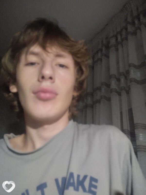 Гришаня, 18, Череповце — анкета №2935975