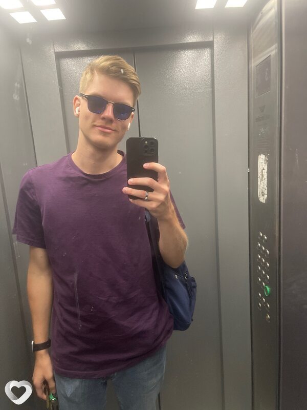 Артём, 21, Москве — анкета №2936325