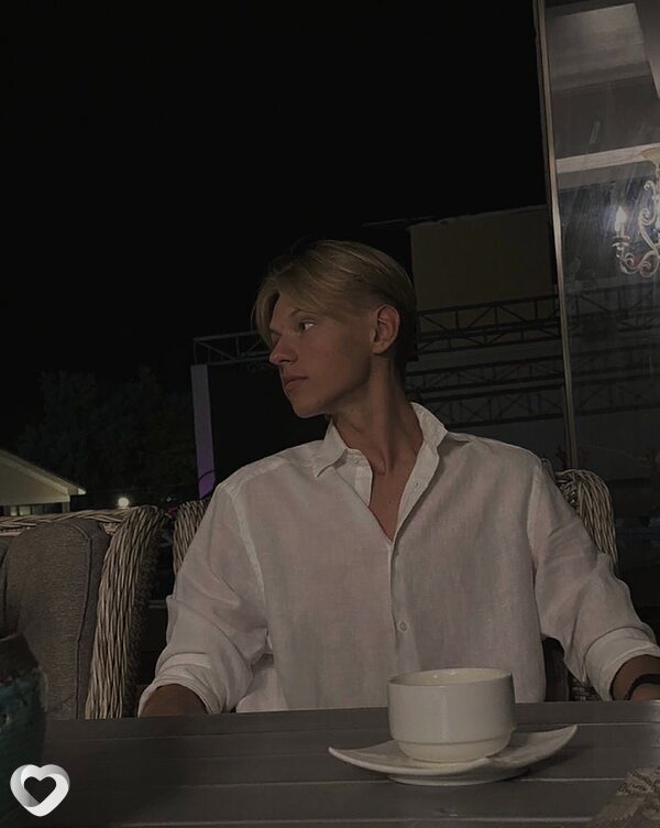 Александр, 21, Красноярске — анкета №2937383