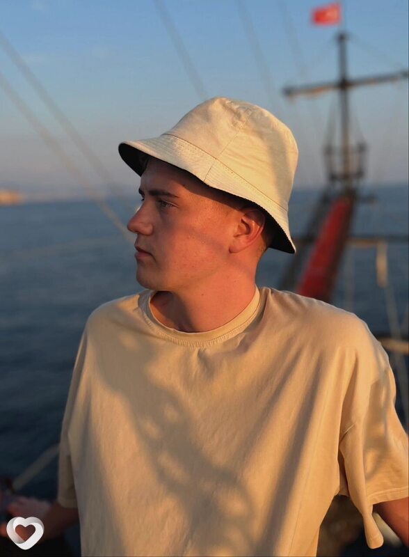 Даник, 22, Минске — анкета №2944909