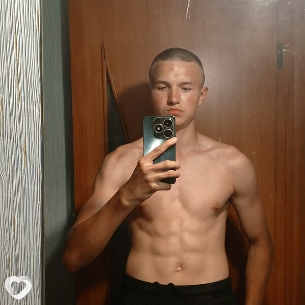 Анатолий, 19, Новосибирске — анкета №2948395