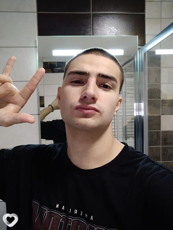Артём, 22, Москве — анкета №2949126