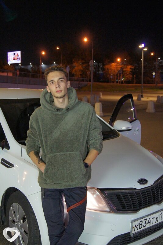 Олег, 19, Москве — анкета №2950769