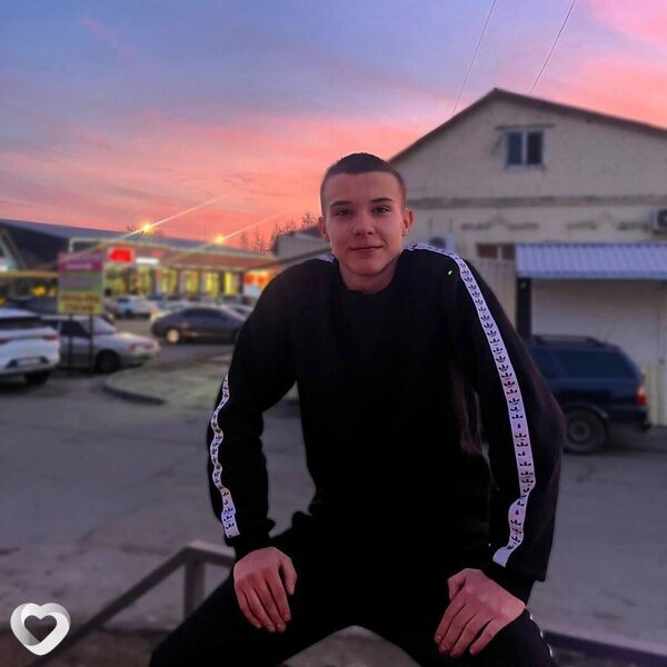 Артем, 20, Днепр — анкета №2951455