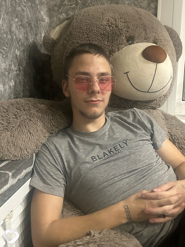 Кирилл, 19, Тобольске — анкета №2951627