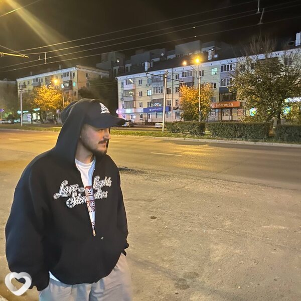 Артём, 21, Барнауле — анкета №2955218