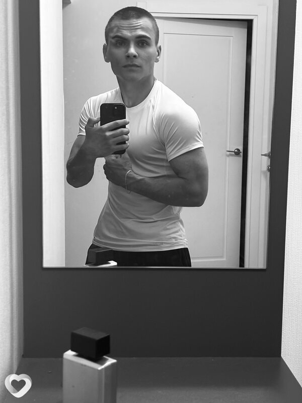 Виталий, 21, Москве — анкета №2957614