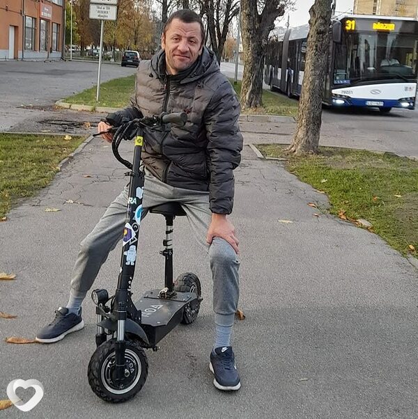 Доминик, Рига