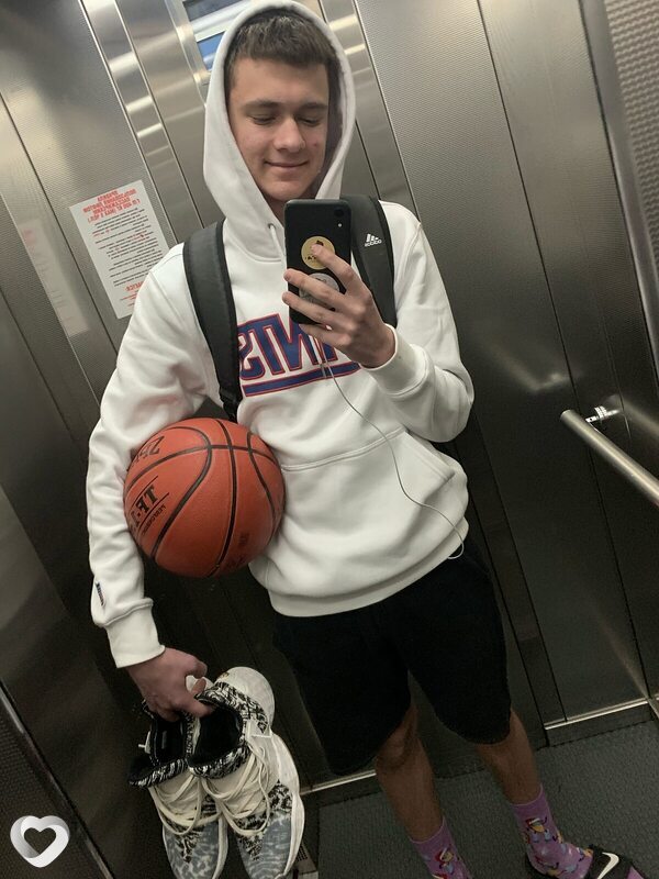 Артём, 21, Ачинске — анкета №2958739