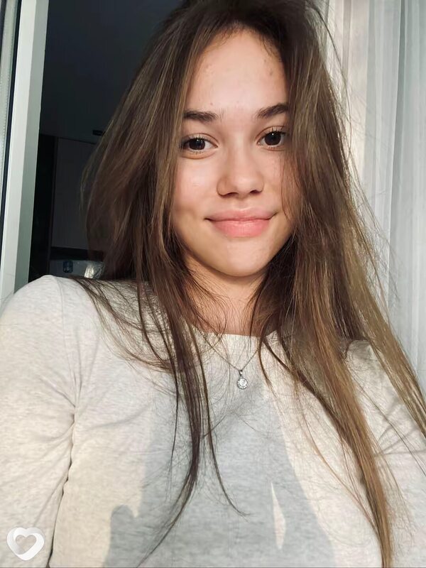 Алина, 21, Новоалтайске — анкета №2960575