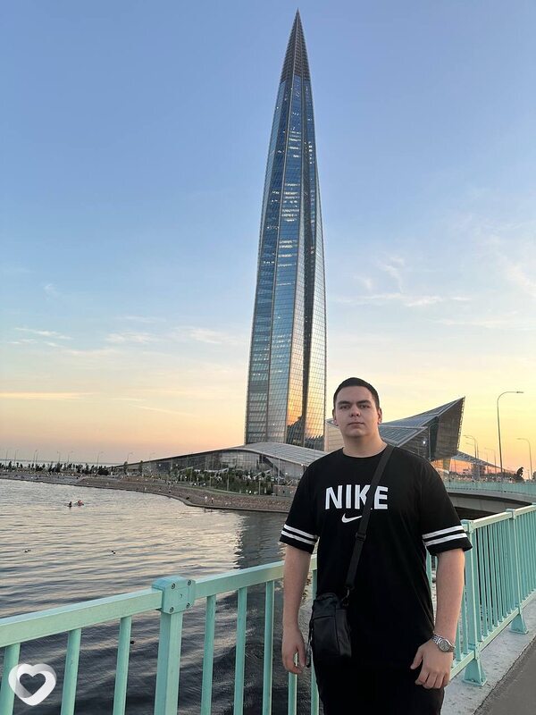 Артём, 22, Армянске — анкета №2963910
