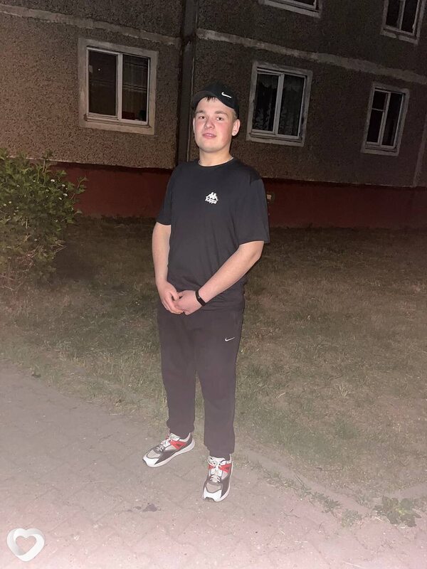 Артём, 21, Жлобине — анкета №2964499