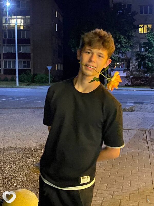 Денис, 19, Рогачев — анкета №2964690