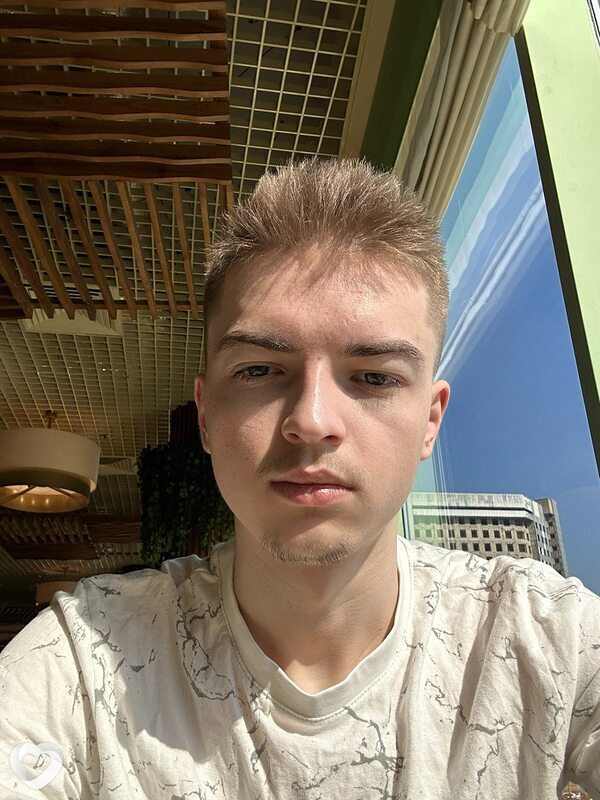 Денис, 20, Киеве — анкета №2968479